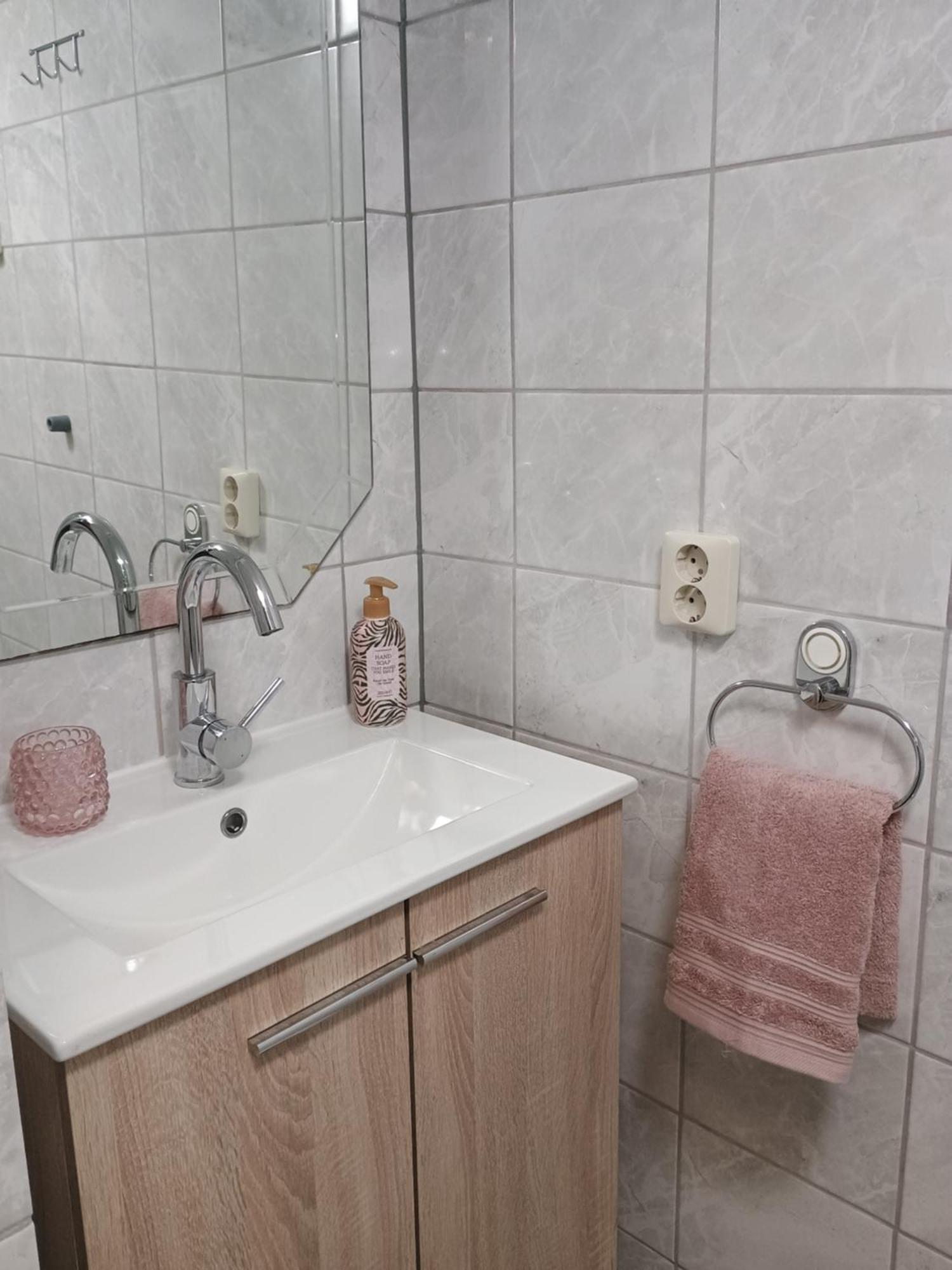Prive Tuinhuis B&B Elly Sint Pancras Экстерьер фото